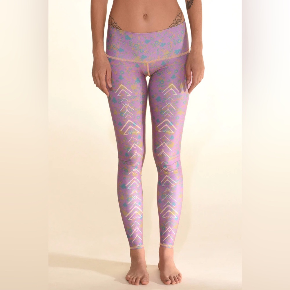 Teeki Meadow Hot Pants Yoga Leggings size M